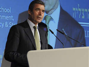 רסמוסן נואם בכנס הרצליה, הערב. רסמוסן נואם בכנס הרצליה, הערב.