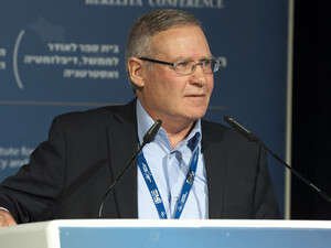 ידלין נושא את נאומו, הערב. ידלין נושא את נאומו, הערב.