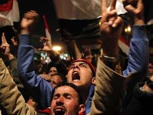 מפגינים בכיכר תחריר, הלילה. מפגינים בכיכר תחריר, הלילה.