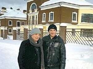 אליעזר ואייל פישמן. האב, הבן והקוטג' אליעזר ואייל פישמן. האב, הבן והקוטג'