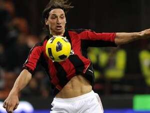 זלאטן איברהימוביץ'. עזר לרוסונרי לצאת מזה זלאטן איברהימוביץ'. עזר לרוסונרי לצאת מזה