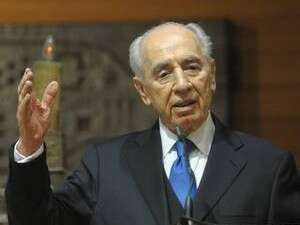 נשיא המדינה שמעון פרס בבית כנסת במדריד, הערב. נשיא המדינה שמעון פרס בבית כנסת במדריד, הערב.