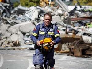 איש כוחות ההצלה שב מניסיון חילוץ. פוחתים הסיכויים למצוא ניצולים. איש כוחות ההצלה שב מניסיון חילוץ. פוחתים הסיכויים למצוא ניצולים.