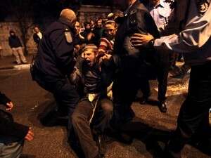 המשטרה מפזרת פעילי ימין בירושלים. למצולמים אין קשר לכתבה המשטרה מפזרת פעילי ימין בירושלים. למצולמים אין קשר לכתבה