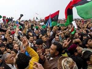 הפגנה נגד מועמר קדאפי בבנגאזי, היום. הפגנה נגד מועמר קדאפי בבנגאזי, היום.