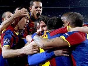 שחקני ברצלונה חוגגים עלייה לרבע הגמר, הערב שחקני ברצלונה חוגגים עלייה לרבע הגמר, הערב