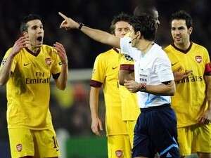 מאסימו בוסאקה מרחיק את ואן פרסי, הערב מאסימו בוסאקה מרחיק את ואן פרסי, הערב