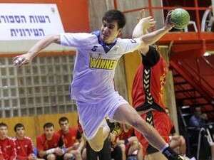 אבישי סמולר. ינסה להגן על התואר אבישי סמולר. ינסה להגן על התואר