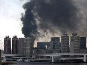 בניינים בוערים בטוקיו בניינים בוערים בטוקיו