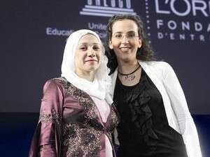 הגר גלברד שגיב עם הנציגה הסורית הגר גלברד שגיב עם הנציגה הסורית