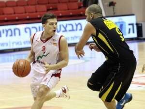 האיום נראה קרוב מתמיד. ליגת לוטו האיום נראה קרוב מתמיד. ליגת לוטו