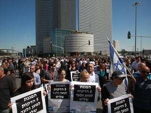 אזרחים עוצרים חמש דקות למען גלעד שליט בעזריאלי אזרחים עוצרים חמש דקות למען גלעד שליט בעזריאלי