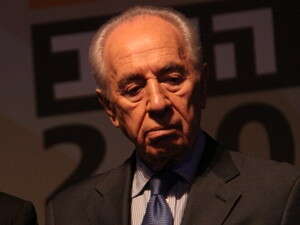 הנשיא שמעון פרס עוצר לחמש דקות למען שחרורו של גלעד שליט הנשיא שמעון פרס עוצר לחמש דקות למען שחרורו של גלעד שליט