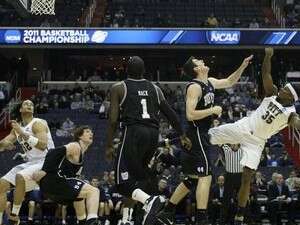 נאסיר רובינסון מפיטסבורג מתקשה מול באטלר נאסיר רובינסון מפיטסבורג מתקשה מול באטלר