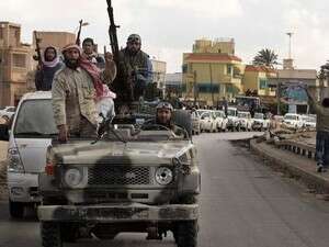 מורדים חמושים נוסעים בבנגאזי מורדים חמושים נוסעים בבנגאזי