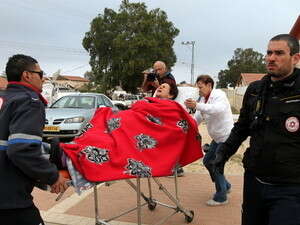 כוחות ההצלה מפנים נפגעי חרדה בבאר שבע, היום כוחות ההצלה מפנים נפגעי חרדה בבאר שבע, היום