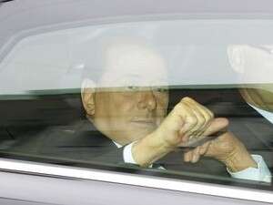 ברלוסקוני מגיע לבית המשפט. ברלוסקוני מגיע לבית המשפט.