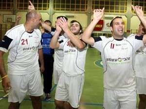 שחקני הפועל אשדוד. יחגגו באולם של אס שחקני הפועל אשדוד. יחגגו באולם של אס