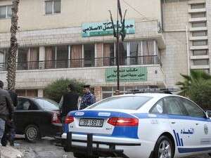 ניידת ליד מטה האחים המוסלמים. ניידת ליד מטה האחים המוסלמים.