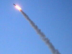 כיפת ברזל יורה לעבר גראד ששוגר על אשקלון כיפת ברזל יורה לעבר גראד ששוגר על אשקלון