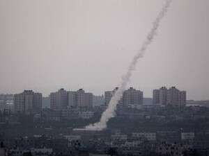 שיגור רקטה מעזה לעבר ישראל שיגור רקטה מעזה לעבר ישראל
