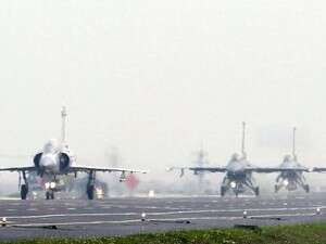 מטוסי הקרב על הכביש המהיר בטייוואן. מטוסי הקרב על הכביש המהיר בטייוואן.