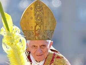 האפיפיור בטקס יום ראשון של הדקלים. האפיפיור בטקס יום ראשון של הדקלים.