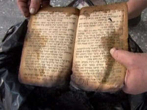 בית כנסת שהוצת. בית כנסת שהוצת.