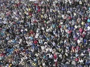 מפגינים במהלך ''יום שישי העצום'' בסוריה מפגינים במהלך ''יום שישי העצום'' בסוריה