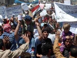 מפגינים נגד אסד סמוך לדרעא מפגינים נגד אסד סמוך לדרעא