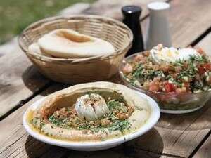 רעננה ונהדרת. צלחת חומוס ב רעננה ונהדרת. צלחת חומוס ב