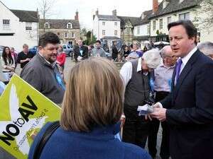 קמרון בקמפיין נגד ההצבעה החלופית. קמרון בקמפיין נגד ההצבעה החלופית.