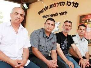 משפחות הכבאים בתחנת הכיבוי הקרויה של שם הבנים משפחות הכבאים בתחנת הכיבוי הקרויה של שם הבנים