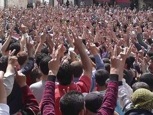 מפגינים נגד אסד בבניאס מפגינים נגד אסד בבניאס