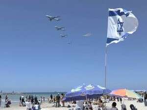 מטס מעל חופי תל אביב מטס מעל חופי תל אביב