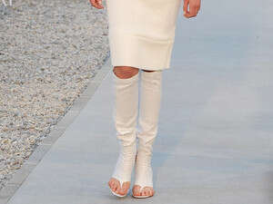 תצוגת שאנל קרוז. שימו לב לנעליים תצוגת שאנל קרוז. שימו לב לנעליים