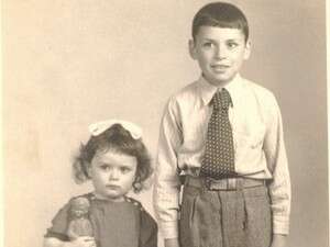 סימה אורן ואחיה מנדל בילדותם סימה אורן ואחיה מנדל בילדותם