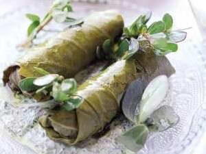 עלי גפן ממולאים באורז ובשר טלה. עלי גפן ממולאים באורז ובשר טלה.