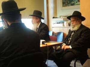 ישיבת חברי המועצה החרדים בחולון ישיבת חברי המועצה החרדים בחולון