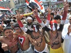 מפגינים חוגגים בצנעא. מפגינים חוגגים בצנעא.