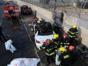 כוחות הצלה בזירת התאונה, הבוקר בחיפה. כוחות הצלה בזירת התאונה, הבוקר בחיפה.