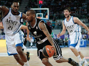 ארון ג'קסון. נחנק בשני המשחקים הראשונים ארון ג'קסון. נחנק בשני המשחקים הראשונים