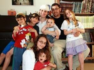 משפחת פרינס בביתה בבית רימון צילום: נחמן גלבוע משפחת פרינס בביתה בבית רימון צילום: נחמן גלבוע