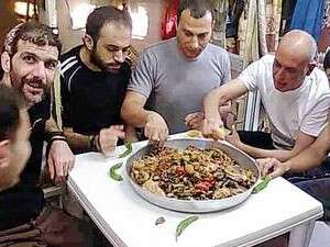 האסירים הבטחוניים בארוחת שחיתות בבית הסוהר האסירים הבטחוניים בארוחת שחיתות בבית הסוהר