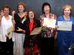 בנות בת המצווה בבית הכנסת בתל אביב, אתמול בנות בת המצווה בבית הכנסת בתל אביב, אתמול