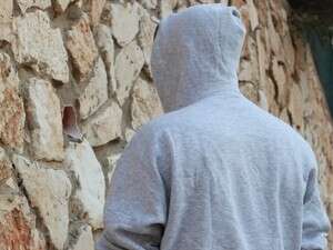 השוטר צ' שנשלח לשמור על עשרות הגופות השוטר צ' שנשלח לשמור על עשרות הגופות