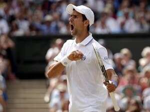 דיוקוביץ' חוגג, הערב בווימבלדון. תואר ראשון על הדשא האנגלי דיוקוביץ' חוגג, הערב בווימבלדון. תואר ראשון על הדשא האנגלי