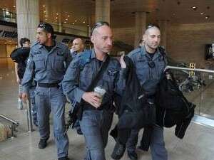 שוטרים כוננות בנתב''ג. שוטרים כוננות בנתב''ג.