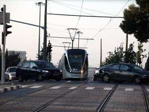 הרכבת הקלה תקועה ברמזור הרכבת הקלה תקועה ברמזור
