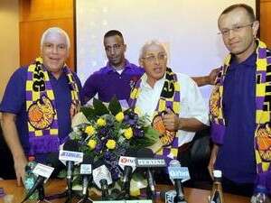 שמיר עם פיני גרשון. יישב עימו על הספסל? שמיר עם פיני גרשון. יישב עימו על הספסל?